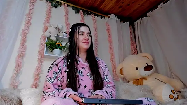 Idara and Edahi01 online show from November 14, 5:11 am