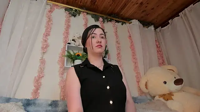 Idara and Edahi01 online show from February 5, 8:15 pm