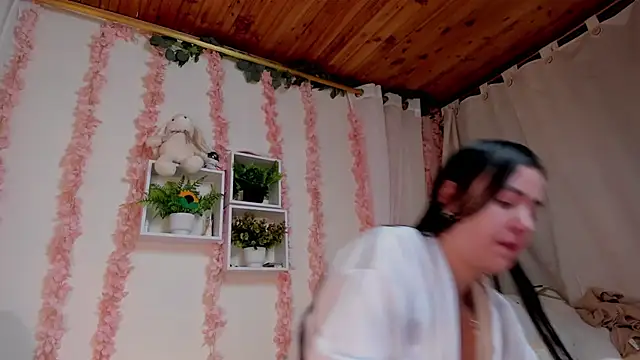 Idara and Edahi01 online show from October 22, 5:12 pm