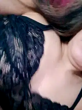 Snapshot of Fatina111 chatting on October 15, 10:18 pm Fatina111 online show from October 15, 10:18 pm