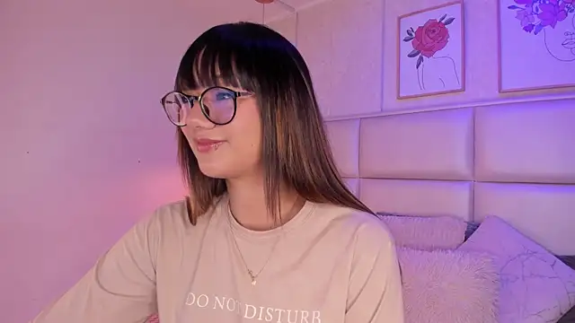 Snapshot of Aily_Yozuko chatting on February 11, 2:44 am Aily Yozuko online show from February 11, 2:44 am