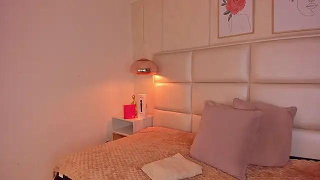 Snapshot of Aily_Yozuko chatting on December 19, 2:37 am Aily Yozuko online show from December 19, 2:37 am