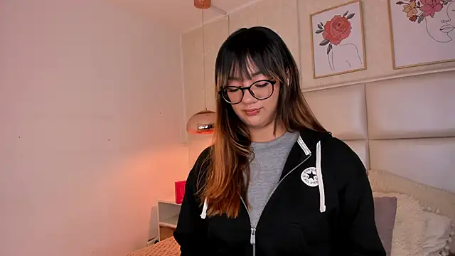 Snapshot of Aily_Yozuko chatting on December 17, 2:27 am Aily Yozuko online show from December 17, 2:27 am