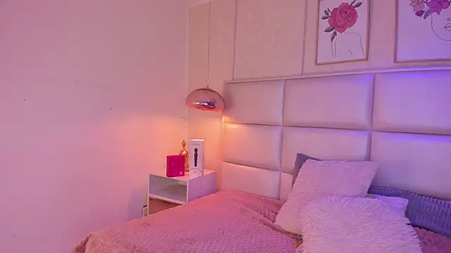 Snapshot of Aily_Yozuko chatting on February 8, 2:42 am Aily Yozuko online show from February 8, 2:42 am