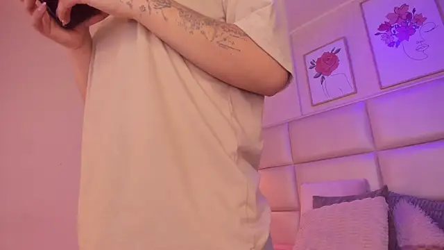 Snapshot of Aily_Yozuko chatting on February 14, 2:45 am Aily Yozuko online show from February 14, 2:45 am