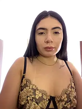 Snapshot of Mia_222 chatting on April 29, 11:25 am Mia 222 online show from April 29, 11:25 am