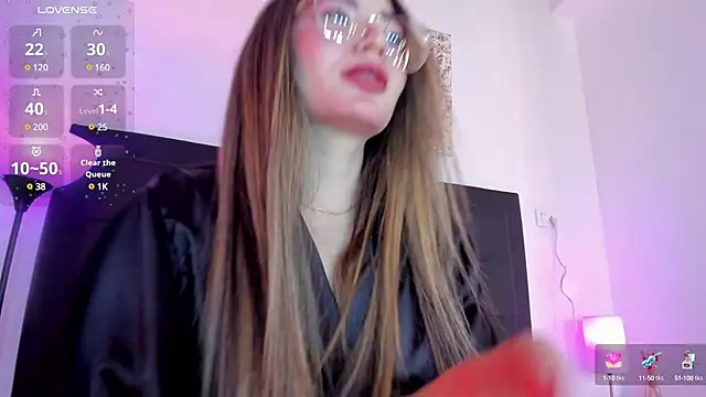 Snapshot of Mia_222 chatting on February 21, 3:32 pm Mia 222 online show from February 21, 3:32 pm