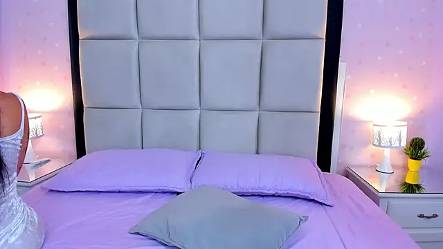 HannaClarrk  online show from October 30, 12:25 pm