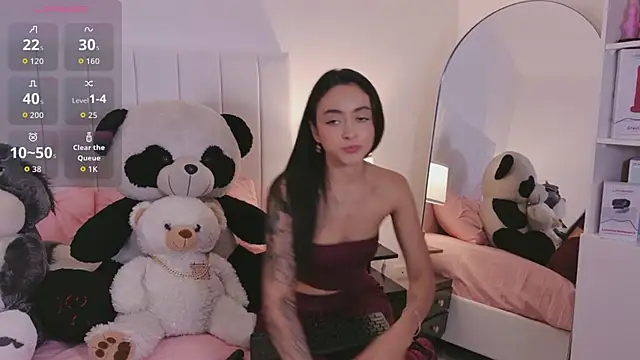 HannaClarrk  online show from April 13, 8:35 pm