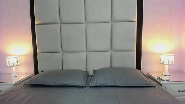 HannaClarrk  online show from April 1, 8:06 pm