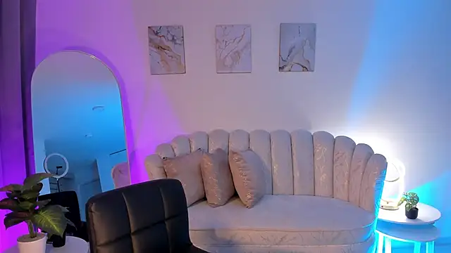 Snapshot of DonnaStonne chatting on February 27, 11:04 pm DonnaStonne online show from February 27, 11:04 pm