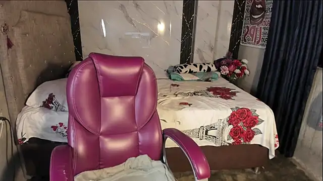 Snapshot of tattys_sexy chatting on June 16, 2:55 am tattys sexy online show from June 16, 2:55 am
