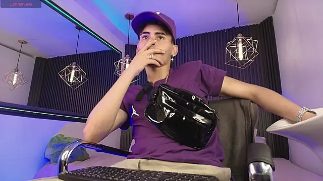 Snapshot of _white_fox_1 chatting on September 17, 11:29 pm white fox 1 online show from September 17, 11:29 pm