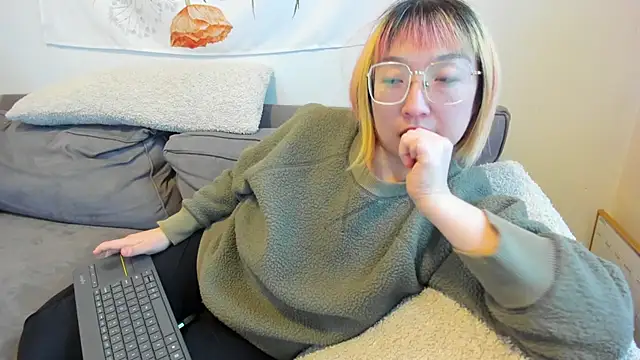 luxgray online show from February 8, 9:25 pm