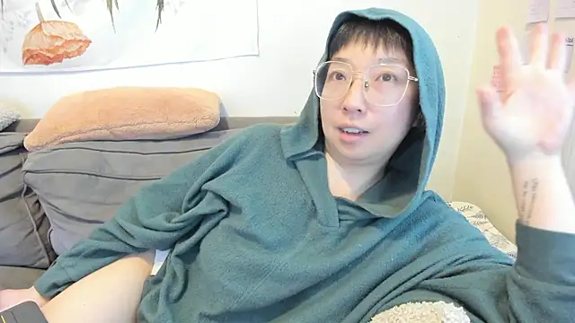 luxgray online show from January 9, 9:00 pm