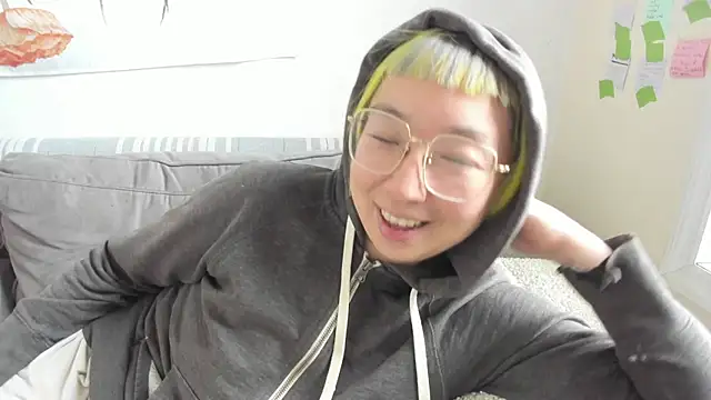 Snapshot of luxgray chatting on March 21, 8:57 pm luxgray online show from March 21, 8:57 pm