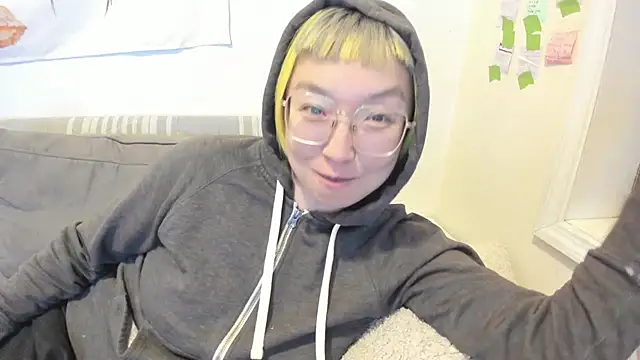 Snapshot of luxgray chatting on March 23, 12:22 am luxgray online show from March 23, 12:22 am