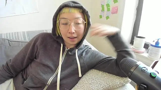 Snapshot of luxgray chatting on March 29, 4:19 pm luxgray online show from March 29, 4:19 pm