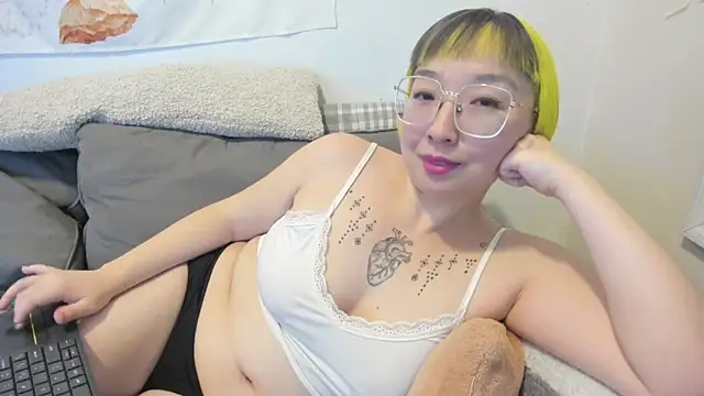 Snapshot of luxgray chatting on February 14, 11:16 pm luxgray online show from February 14, 11:16 pm