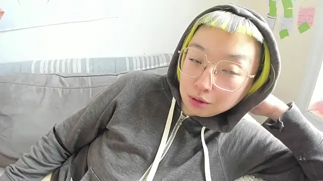 Snapshot of luxgray chatting on March 8, 6:11 pm luxgray online show from March 8, 6:11 pm