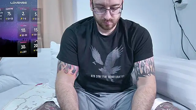 Snapshot of JayXCee_Official chatting on February 8, 1:25 am JayXCee Official online show from February 8, 1:25 am