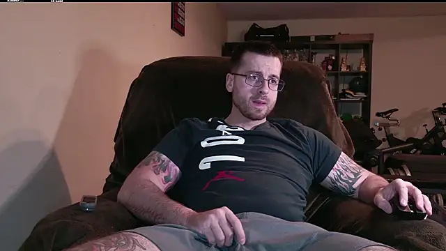 Snapshot of JayXCee_Official chatting on February 1, 1:04 am JayXCee Official online show from February 1, 1:04 am