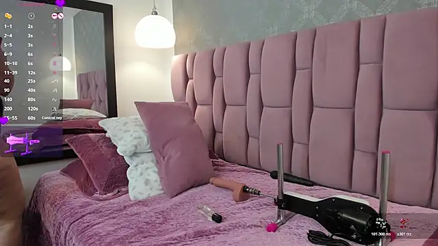 brithanyadams23 online show from April 1, 3:52 am