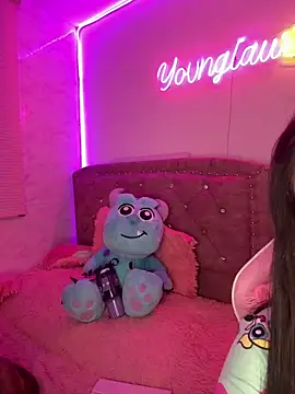 Snapshot of YovngBaby chatting on February 16, 5:50 am YovngBaby online show from February 16, 5:50 am