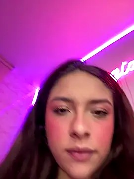 Snapshot of YovngBaby chatting on January 6, 3:32 am YovngBaby online show from January 6, 3:32 am