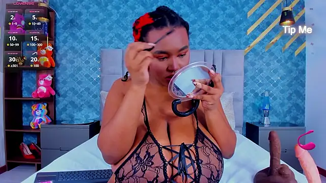 NiiaMoore online show from February 5, 9:10 pm