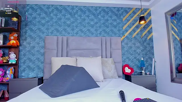 NiiaMoore online show from April 8, 7:15 pm