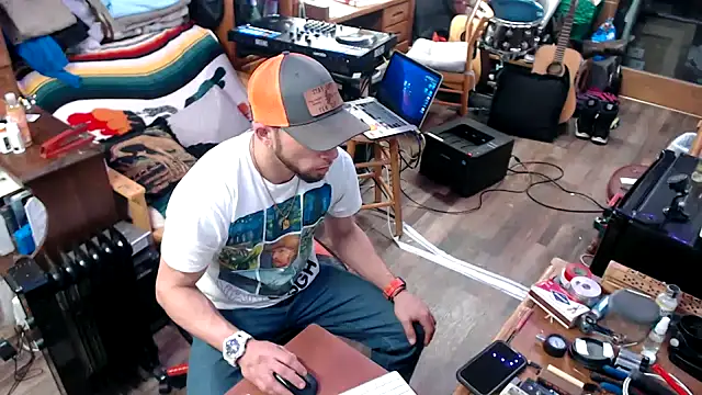 tongueispowerr6d9 online show from February 11, 2:46 am