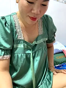 Baby-bigtits online show from November 12, 11:52 pm