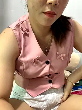 Snapshot of Baby-bigtits chatting on October 15, 2:10 am Baby-bigtits online show from October 15, 2:10 am