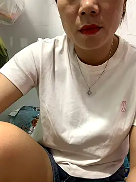 Snapshot of Baby-bigtits chatting on September 22, 2:06 am Baby-bigtits online show from September 22, 2:06 am