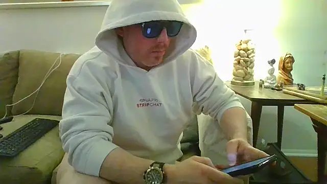Snapshot of Rock_Pierce chatting on May 14, 11:13 pm Rock Pierce online show from May 14, 11:13 pm