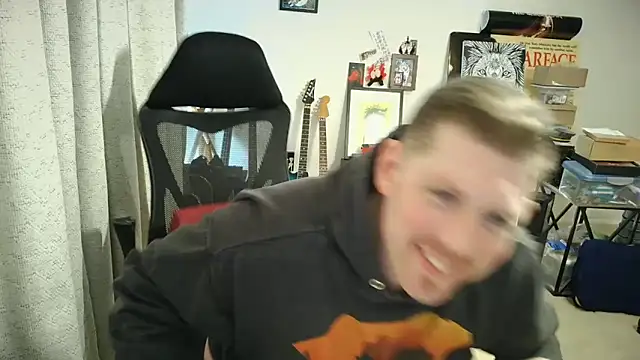 Snapshot of Rock_Pierce chatting on October 23, 11:42 am Rock Pierce online show from October 23, 11:42 am