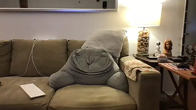 Snapshot of Rock_Pierce chatting on December 18, 11:41 pm Rock Pierce online show from December 18, 11:41 pm