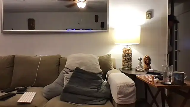 Snapshot of Rock_Pierce chatting on February 14, 6:35 am Rock Pierce online show from February 14, 6:35 am