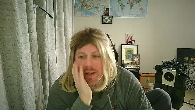 Snapshot of Rock_Pierce chatting on January 6, 11:42 pm Rock Pierce online show from January 6, 11:42 pm