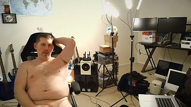 Snapshot of Rock_Pierce chatting on November 5, 11:35 am Rock Pierce online show from November 5, 11:35 am