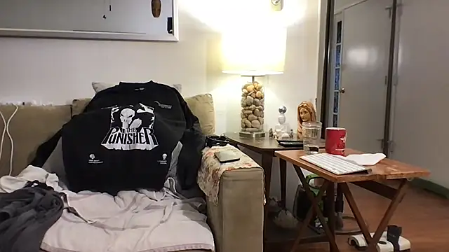 Snapshot of Rock_Pierce chatting on October 27, 9:49 pm Rock Pierce online show from October 27, 9:49 pm