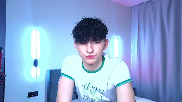 Snapshot of AmondCor chatting on October 7, 2:12 am AmondCor online show from October 7, 2:12 am