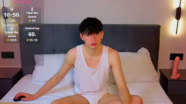 Snapshot of AmondCor chatting on October 10, 12:11 am AmondCor online show from October 10, 12:11 am