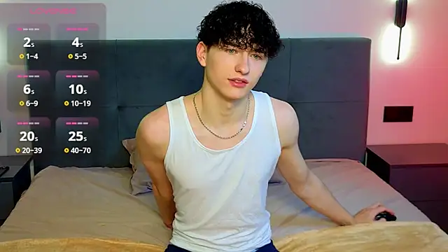 Snapshot of AmondCor chatting on October 5, 9:49 pm AmondCor online show from October 5, 9:49 pm