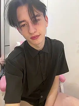 Snapshot of AmondCor chatting on December 5, 2:39 pm AmondCor online show from December 5, 2:39 pm