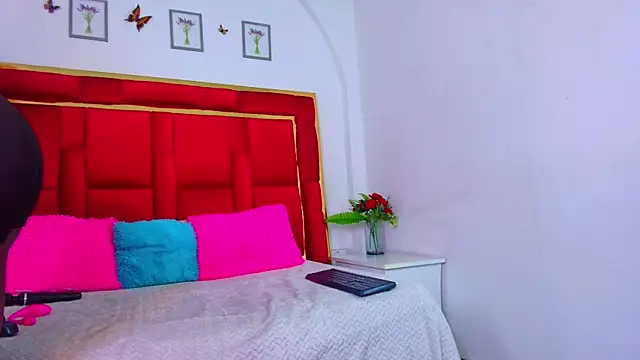 Snapshot of CoralHarrinson chatting on October 24, 7:24 pm CoralHarrinson online show from October 24, 7:24 pm