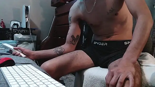 Snapshot of psil0cyb0rg chatting on October 9, 3:18 am psil0cyb0rg online show from October 9, 3:18 am