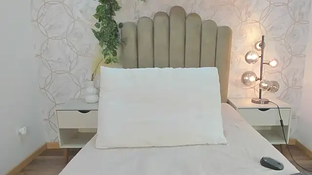 Roma  love online show from November 14, 1:37 pm