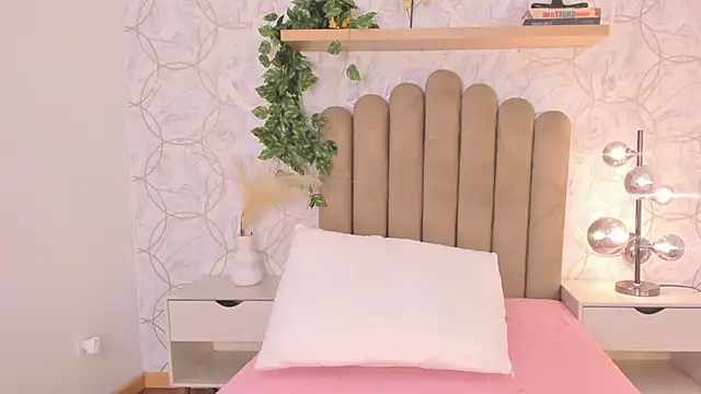 Roma  love online show from December 4, 12:59 pm